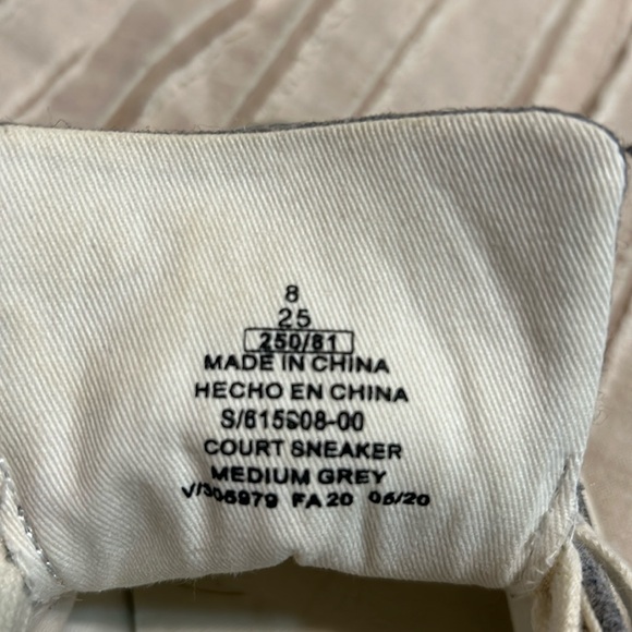 Grey soft brushed felt low top sneakers from Old Navy. Size 8. - Picture 8 of 8